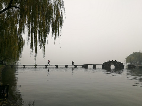 水墨中国风杭州断桥孤影