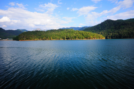 孔雀湖