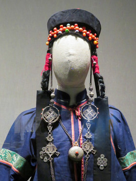布里亚特部蒙古女子服饰