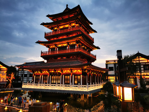 中式塔楼夜景