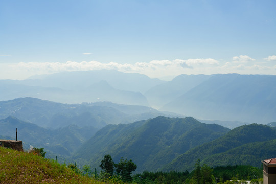 群山起伏的巫山山脉