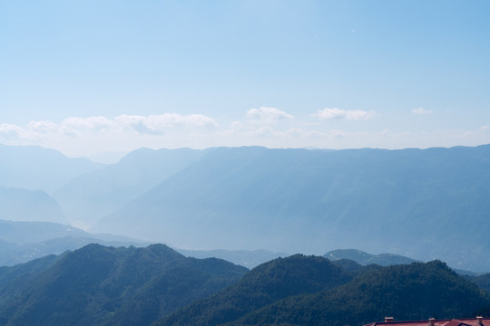 群山起伏的巫山山脉