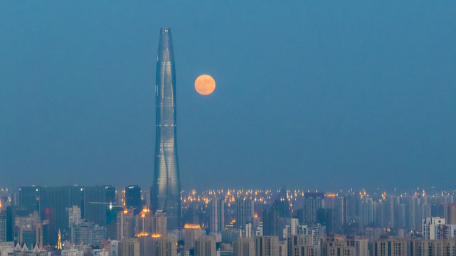 天津周大福金融中心与超级月亮