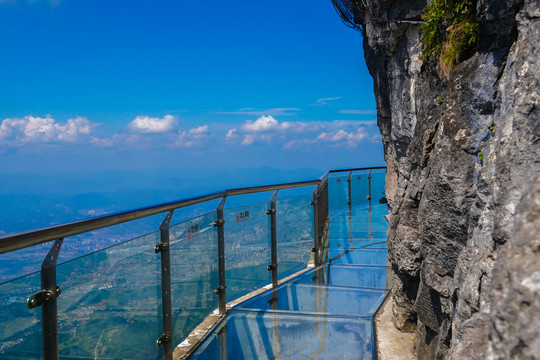 张家界天门山风景区玻璃栈道