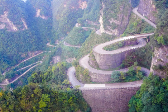 张家界天门山盘山公路