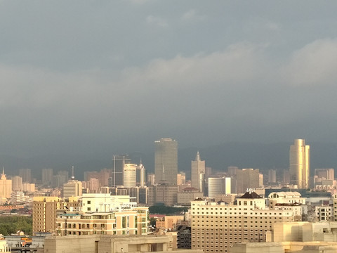 东边日出西边雨