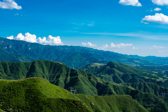 崇山峻岭