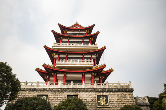 红色塔楼