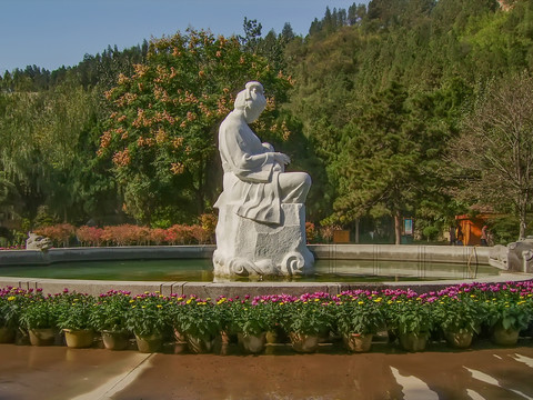 郑州黄河风景名胜区雕塑哺育