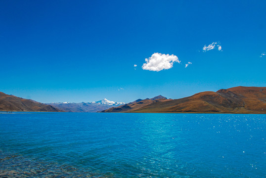 羊卓雍措风景区