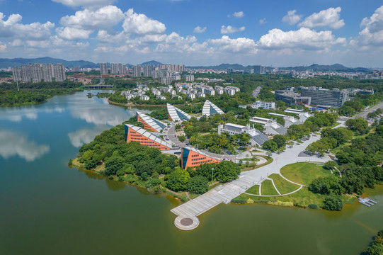 航拍松山湖生态景区