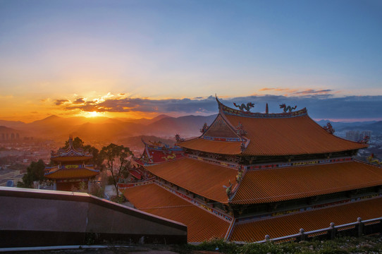 古艮岩寺黄昏风景