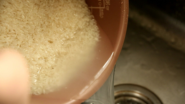 高压锅焖米饭