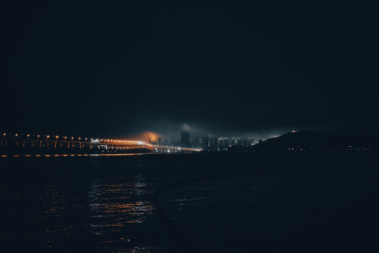 午夜跨海大桥