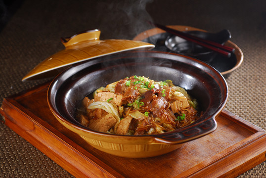 砂锅烩五花肉白菜
