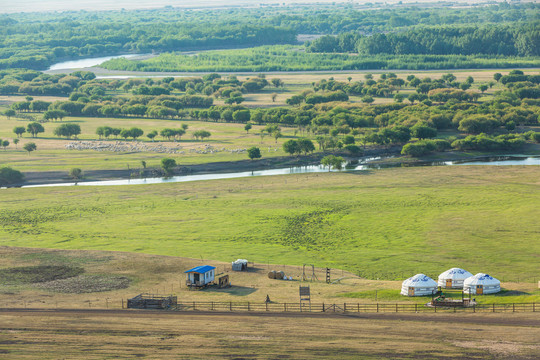 草原蒙古包河流羊群湿地