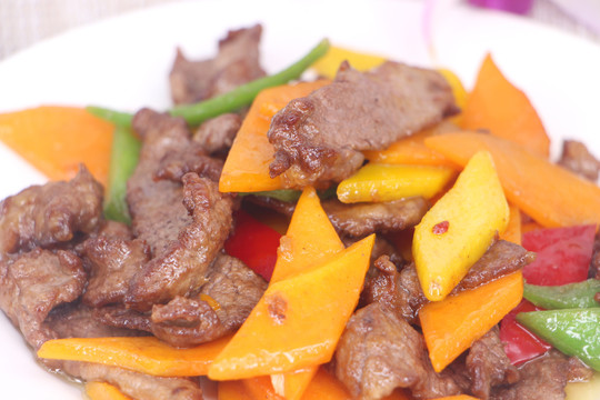 胡萝卜炒牛肉