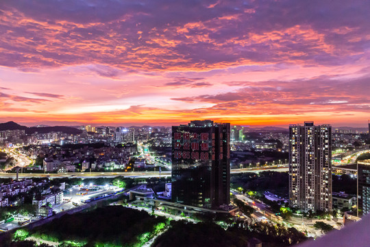 夕阳晚霞与城市建筑