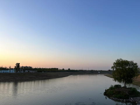 河道与天空