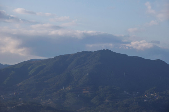 天空与大山