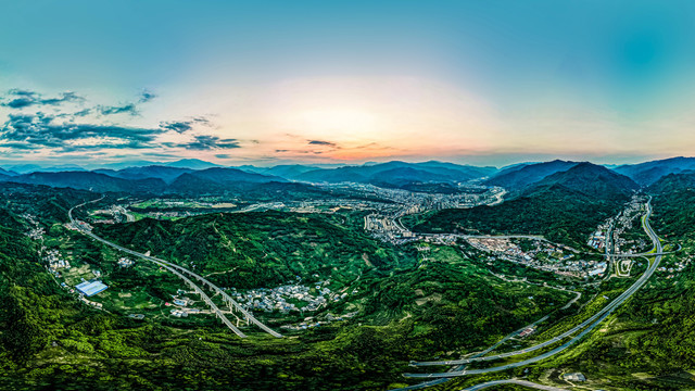 京昆高速虎山岗隧道沿线全景