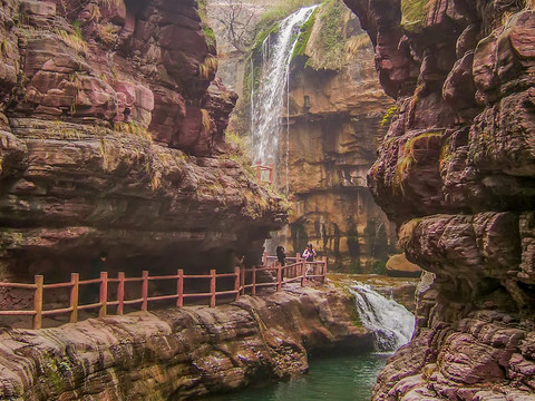 云台山红石峡黄龙瀑