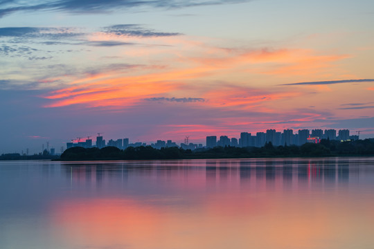日落时分的武汉后官湖湿地公园