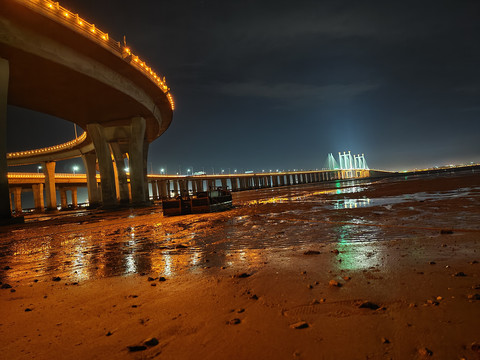 夜幕下的跨海大桥