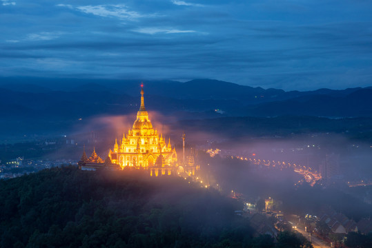 芒市大金塔夜景