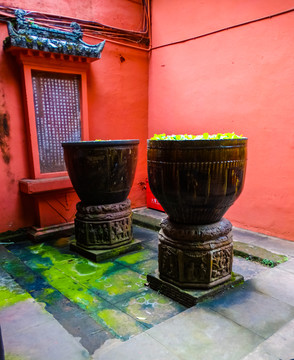 寺庙水缸