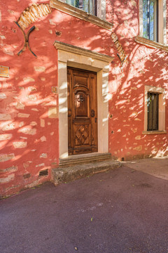 复古木门和墙壁背景图