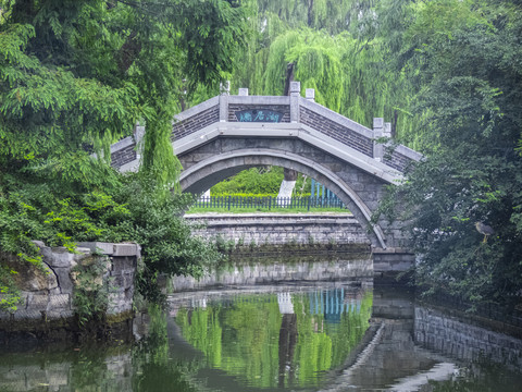 大明湖湖居桥