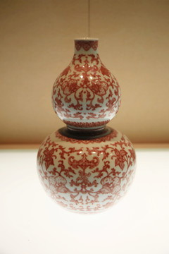 釉里红折枝花果纹葫芦瓶