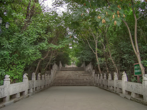 大伾山风景区百猴路