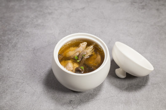 鹿茸菌老鸡汤