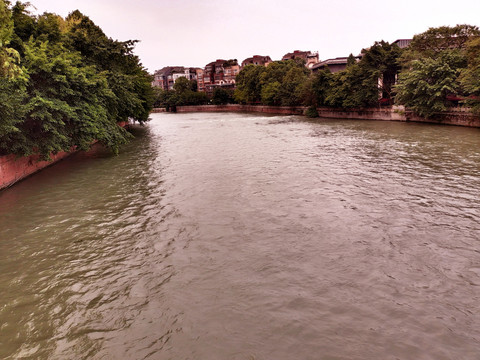 河畔风景