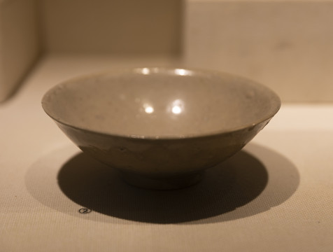 宋代龙泉窑青釉瓷碗
