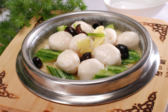 鸡汤泡手打鱼腐