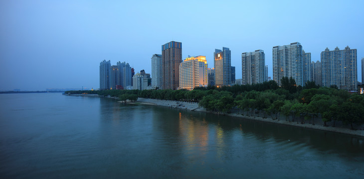 松花江夜景