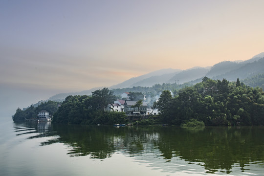 富春江畔民居