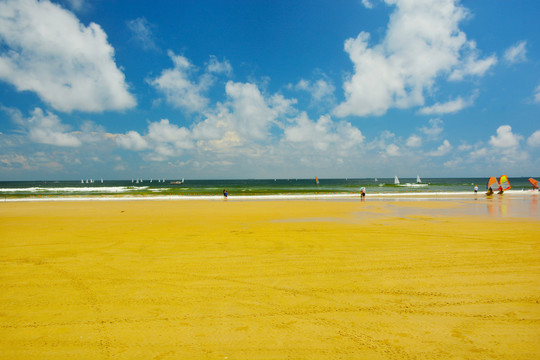 金色沙滩