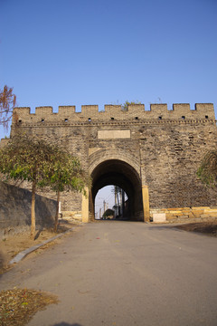鞍山驿堡城门入口