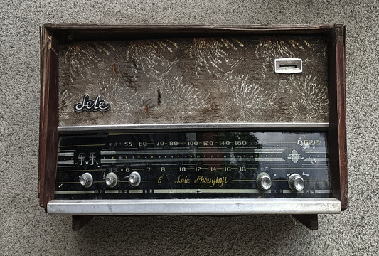 电子管收音机