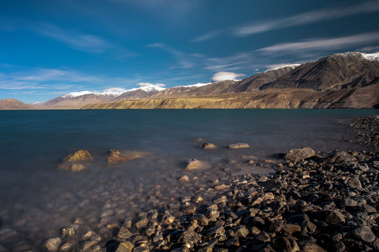 新疆帕米尔高原的白沙湖