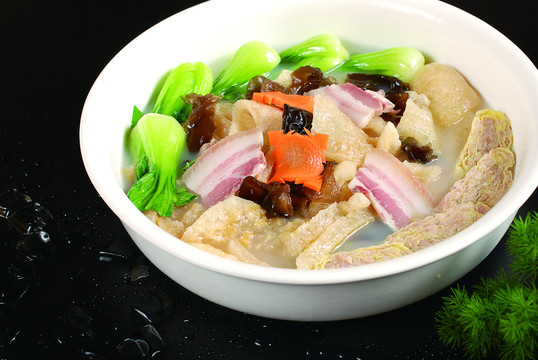 三鲜煮肉皮