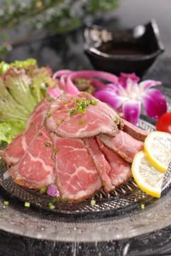 生烤牛肉