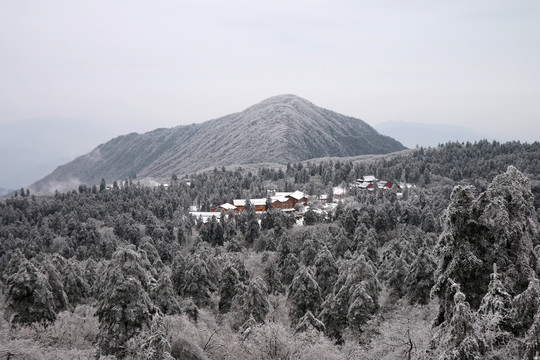 峨眉山雪景