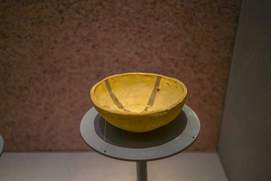 十字纹彩陶碗古代陶器古陶器