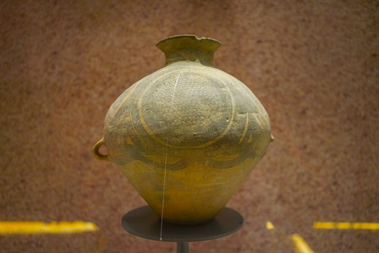 网格纹彩陶壶古代陶器古陶器