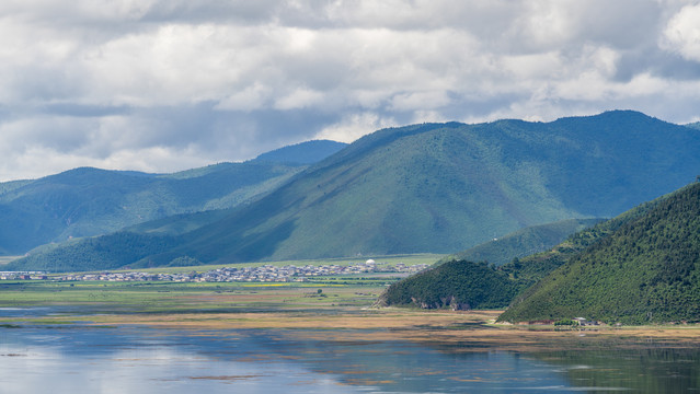 香格里拉纳帕海